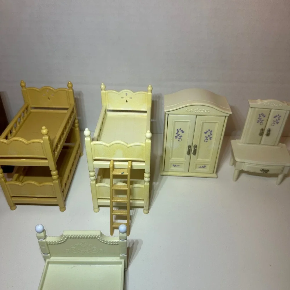 Vintage Sylvanian Families Bedroom Furniture Lot 13 Pieces Beds Vanity